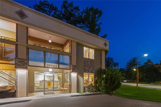 Super 8 by Wyndham Traverse City