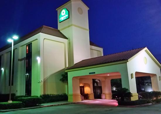 La Quinta Inn & Suites by Wyndham Houston Stafford Sugarland