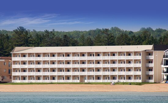 Mackinaw Beach and Bay - Inn & Suites