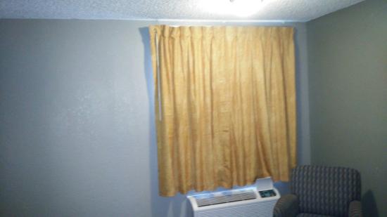 Hallmark Inn & Suites