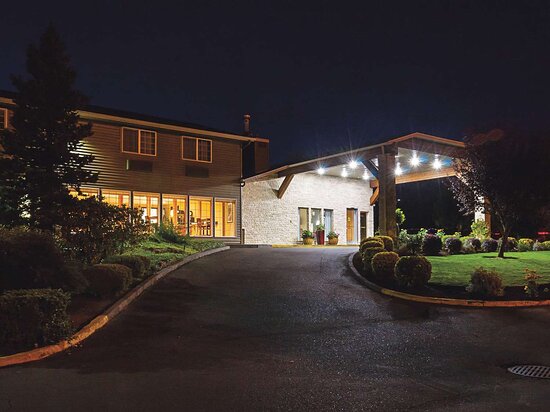 La Quinta Inn & Suites by Wyndham Woodburn 120 Arney Rd