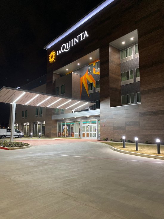 La Quinta Inn & Suites by Wyndham DFW West-Glade-Parks