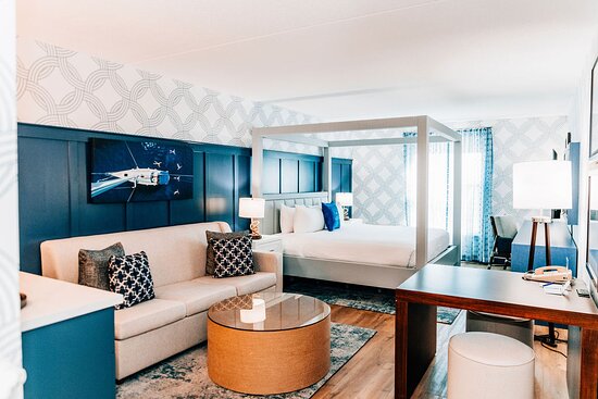 Salem Waterfront Hotel & Suites