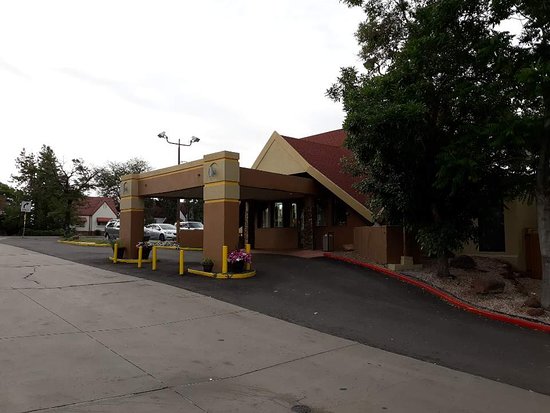 Rodeway Inn & Suites