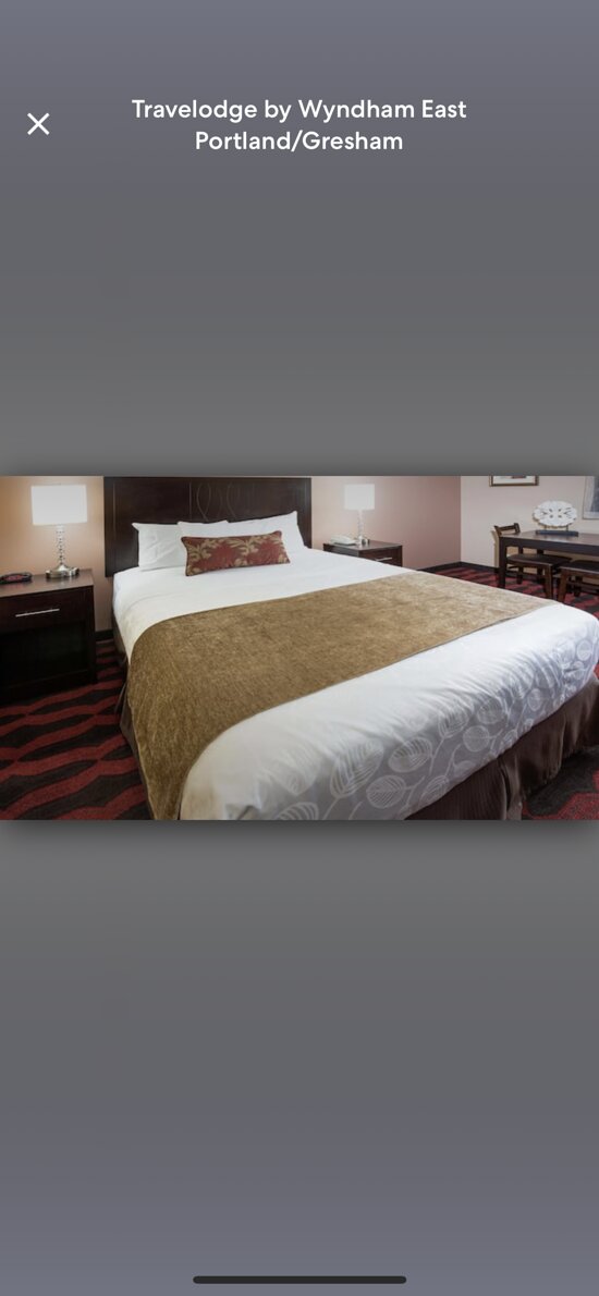 Days Inn & Suites by Wyndham Gresham