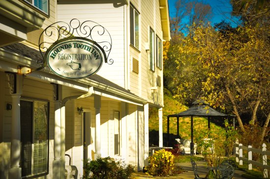 Hounds Tooth Inn