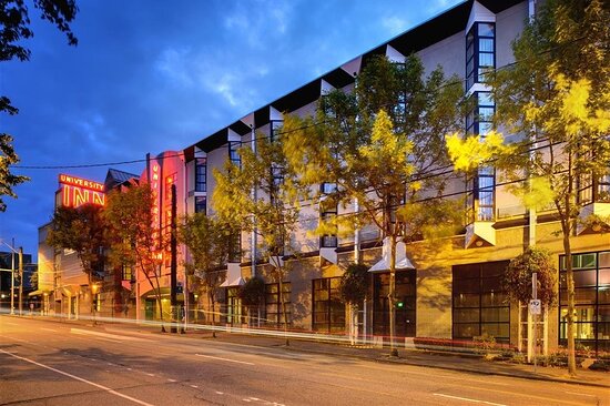 Staypineapple, University Inn, University District