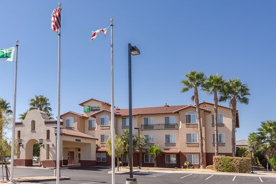 Holiday Inn Express & Suites Manteca City Center By Ihg