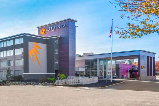 La Quinta Inn & Suites by Wyndham Clifton / Rutherford