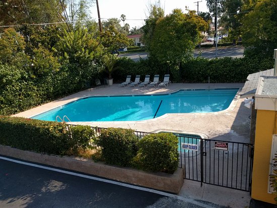 Caravelle Inn & Suites