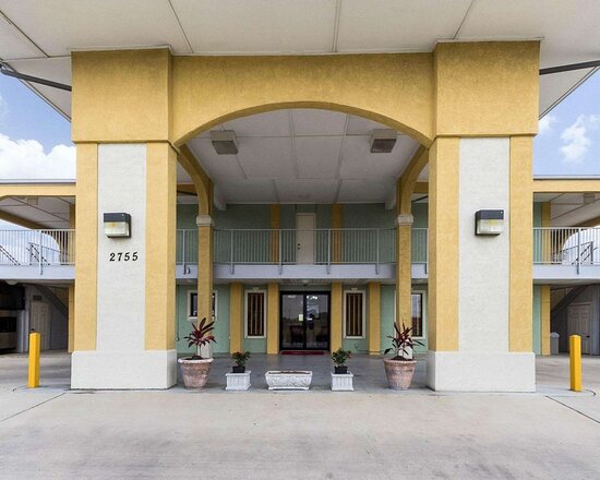 Econo Lodge Inn & Suites Downtown Northeast