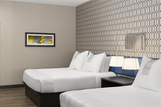 Glō Best Western Nashville Airport