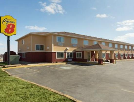 Super 8 by Wyndham Lees Summit