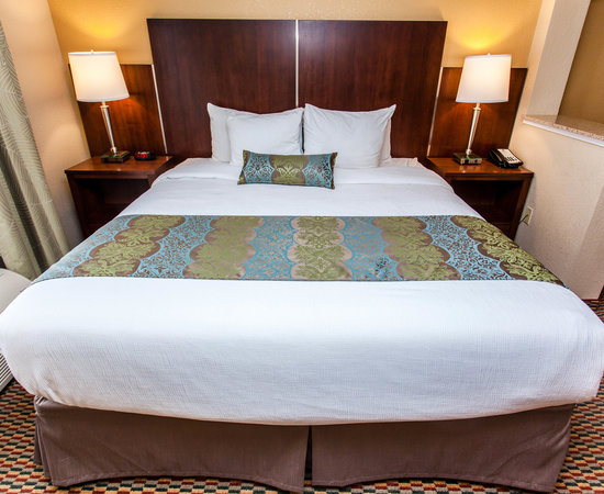 Airport Inn & Suites