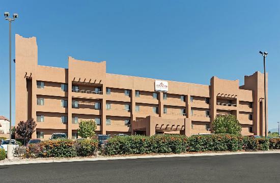 Hawthorn Suites by Wyndham Albuquerque