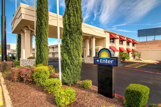 Days Inn by Wyndham Market Center Dallas Love Field