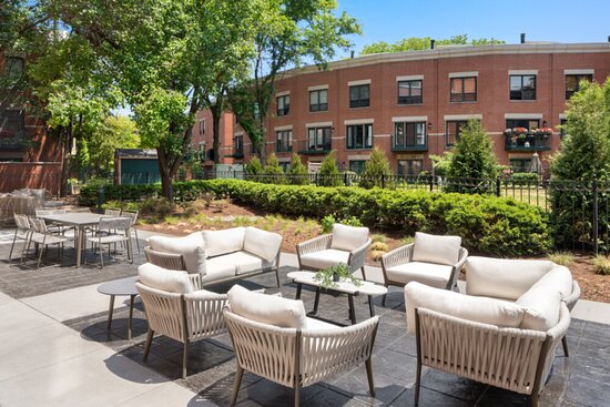 Courtyard by Marriott Chicago at Medical District/UIC