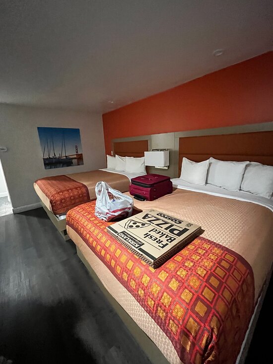 Presidio Parkway Inn & Suites