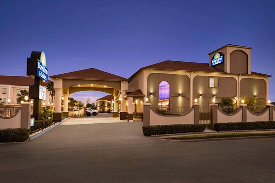 Days Inn & Suites by Wyndham, Houston Hobby Airport